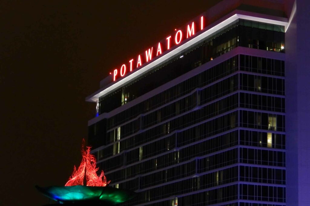 Milwaukee City Workers Embezzle $100K, Gamble It At Local Casino