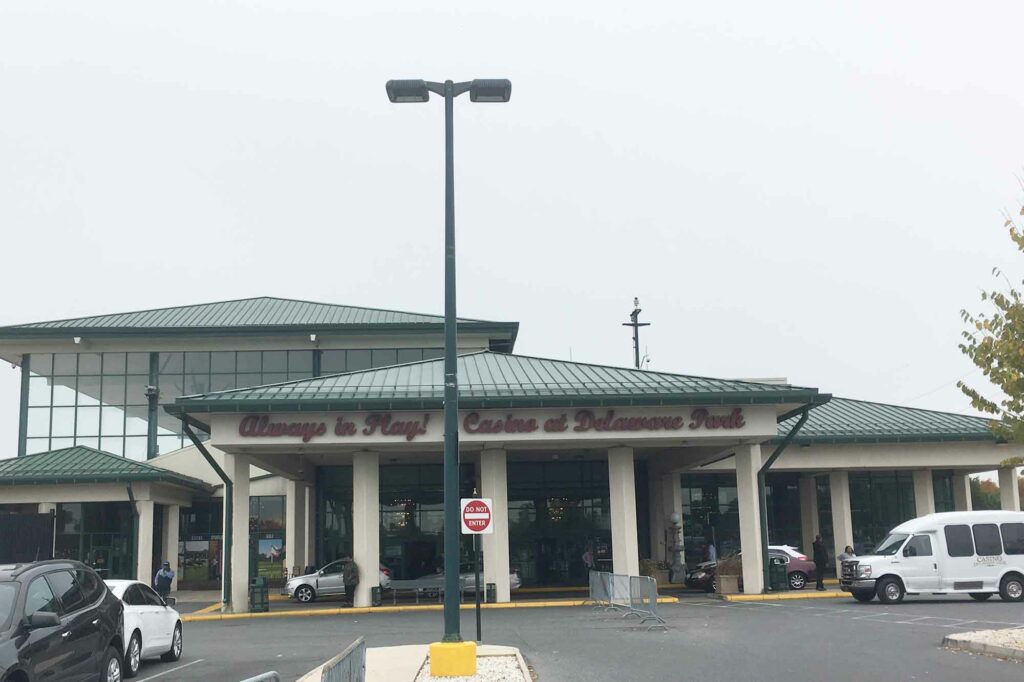 Delaware Park Casino Sees Man Arrested for Fighting After Losing Poker Game