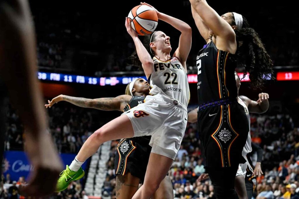 Caitlin Clark Struggles in WNBA Debut