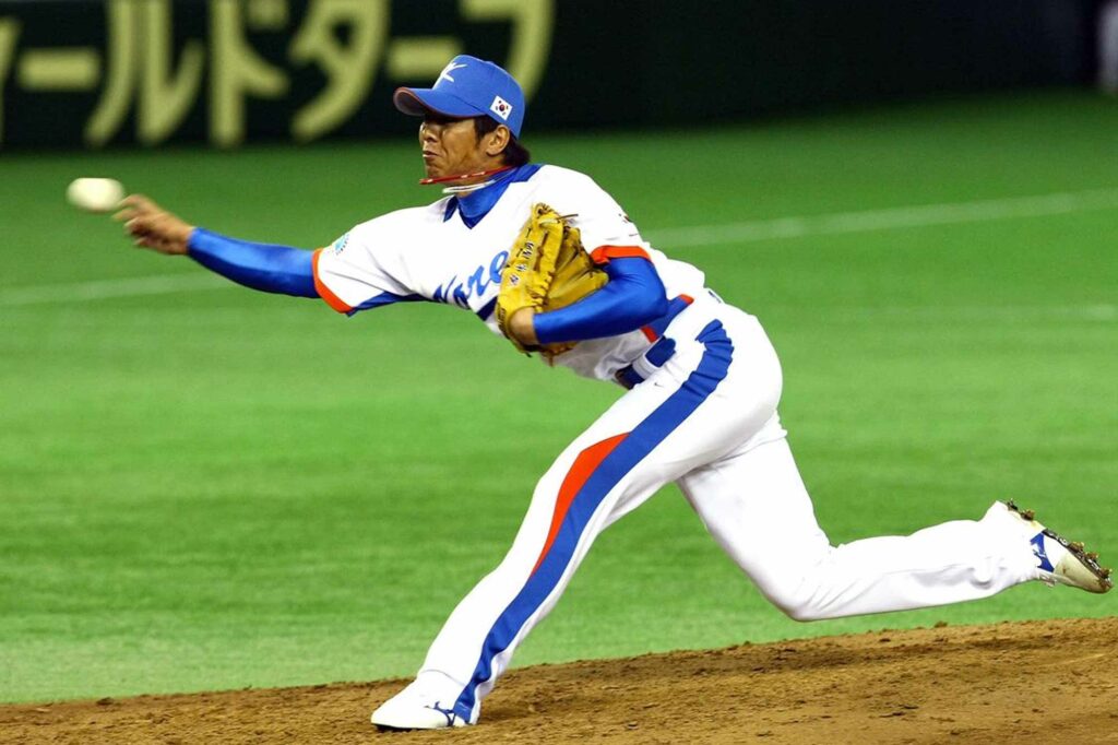 Former Baseball Pro Lim Chang-yong Charged with Fraud and Gambling Offenses 