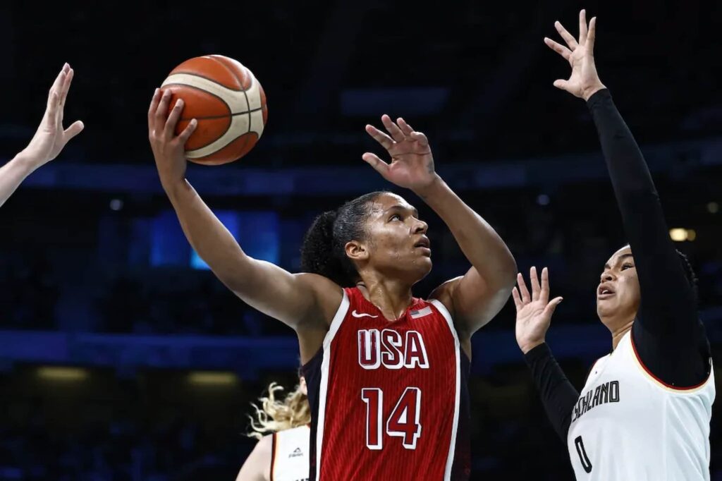 US Women’s Basketball Begins Knockout Play