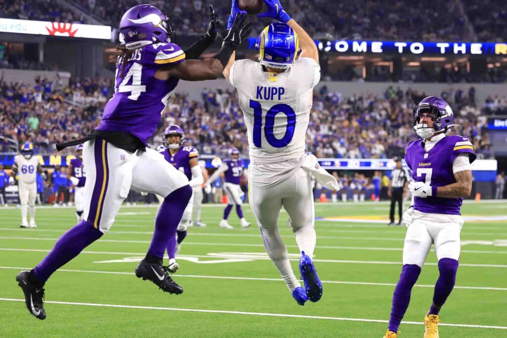 NFL: Los Angeles Rams Save Playoff Hopes with Win Over Minnesota Vikings