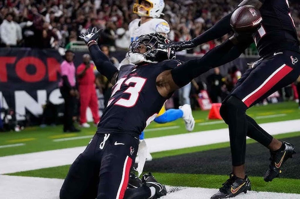 NFL Wild Card Round: Home Teams Dominate